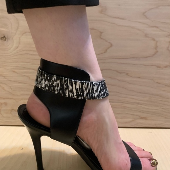 Gorgeous pair of Guess heels. Size 7 1/2. Ankle strap in black and white. - Picture 2 of 7